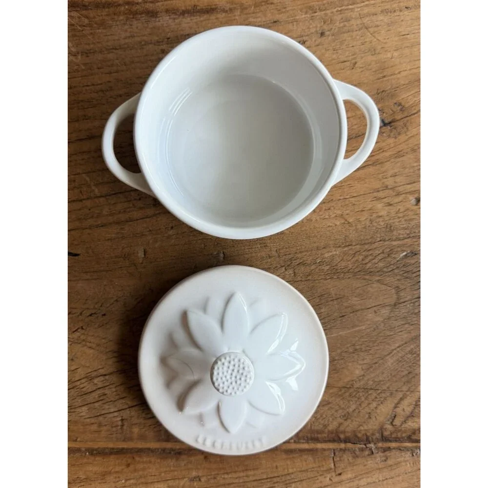 Le Creuset Stoneware Sunflower Relief 8 oz Mini Cocotte w/ lid Meringue NEW NIB